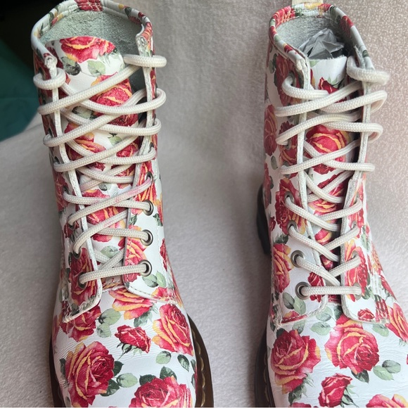 Rare Dr. Martens Rose Print Boots White Red Women's Size 6 - Picture 3 of 16